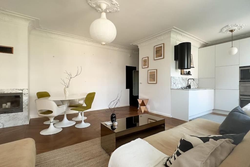 Mid-century, Artistic Apartment, National Stadium Warschau